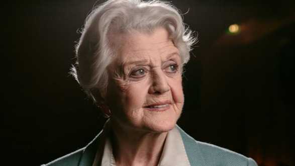 تحية لـ أنجيلا لانسبيري من نجوم “نايفز أوت”