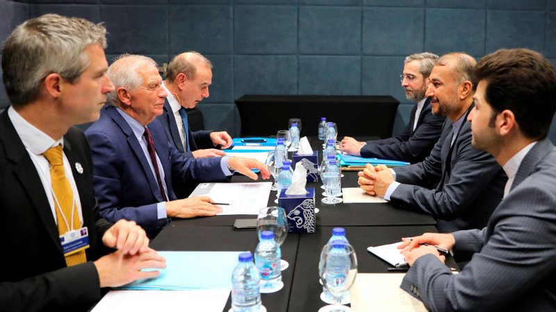 الذهب يتراجع مع استعادة الدولار لبعض قوته