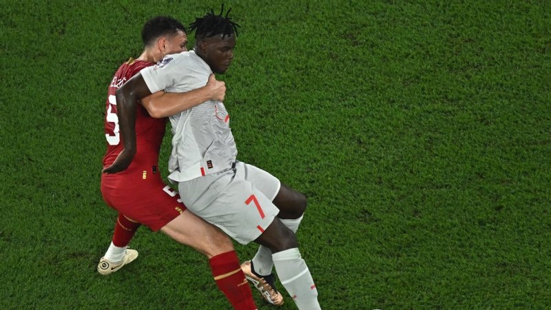 زيلينسكي يعلن أن الدفاعات الجوية الأوكرانية أسقطت الاثنين "معظم الصواريخ" الروسية