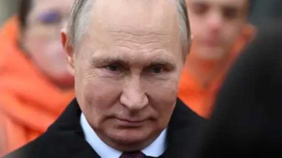 بوتين يؤكد أنه "ينبغي إبعاد" المدنين في خيرسون الأوكرانية عن مناطق القتال "الأكثر خطورة"