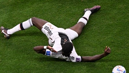 فالنسيا يعتذر باكيا لجماهير الإكوادور بعد الخروج من كأس العالم